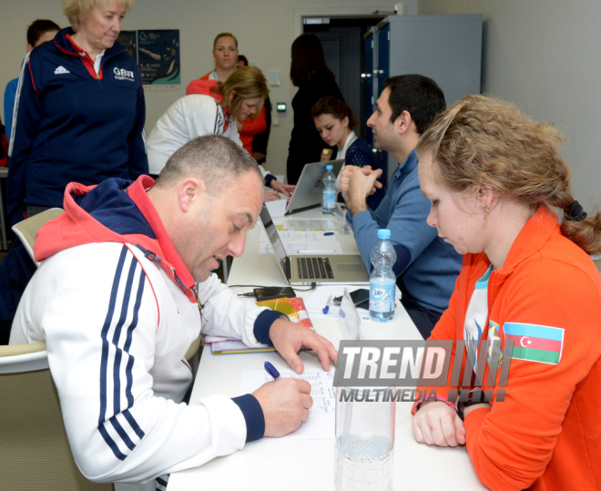 Делегации различных стран проходят аккредитацию на Кубок мира по прыжкам на батуте в Баку. Азербайджан, 3 март, 2016 